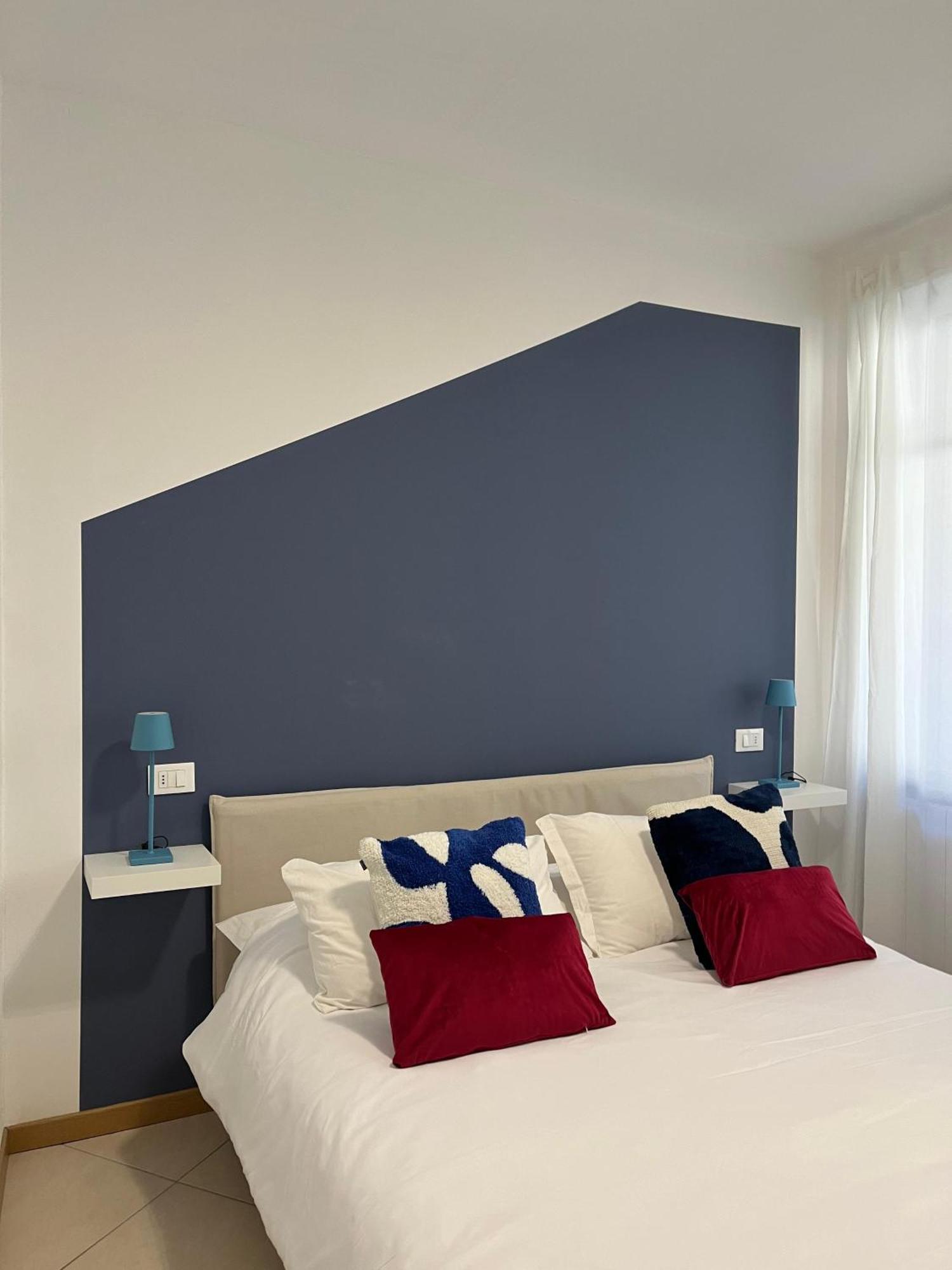 Residenze Blue Lake オメーニャ エクステリア 写真